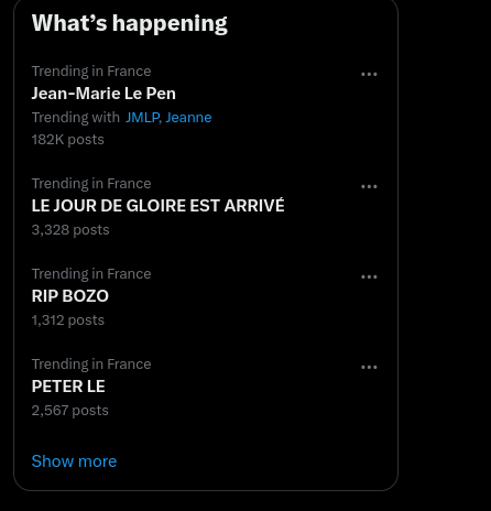 Capture d'ecran de la partie "tendances en ce moment" de l'interface de twitter. Sont actuellement en tendance en France: "Jean-Marie Le Pen", "LE JOUR DE GLOIRE EST ARRIVE", "RIP BOZO", "PETER LE".